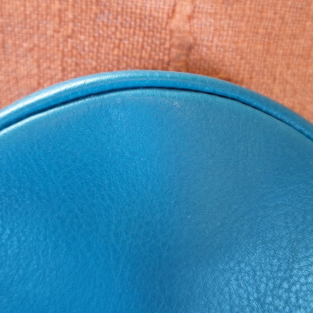 Portland Leather Goods Soul Blue Pebbled Small Circle Crossbody Bag - Picture 6 of 9